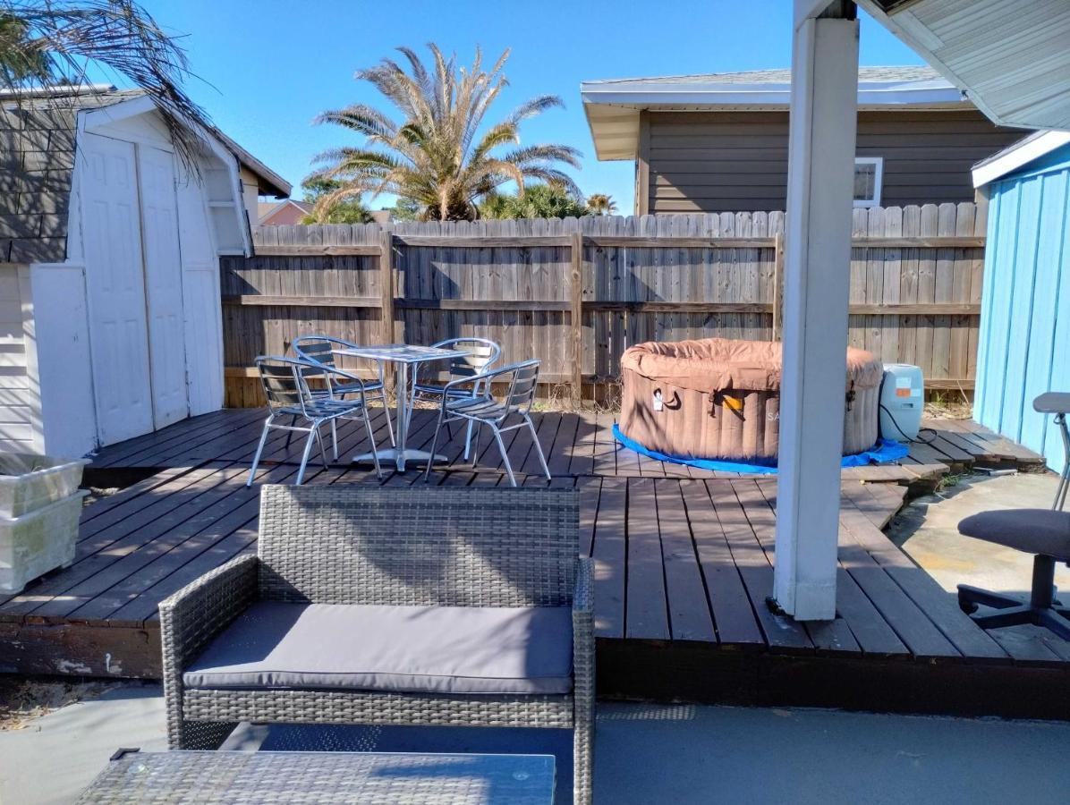 Peaceful Lydia Hide-o-way - Unwind Near Beach, Breakfast, & Go-karts! Hébergement de vacances
