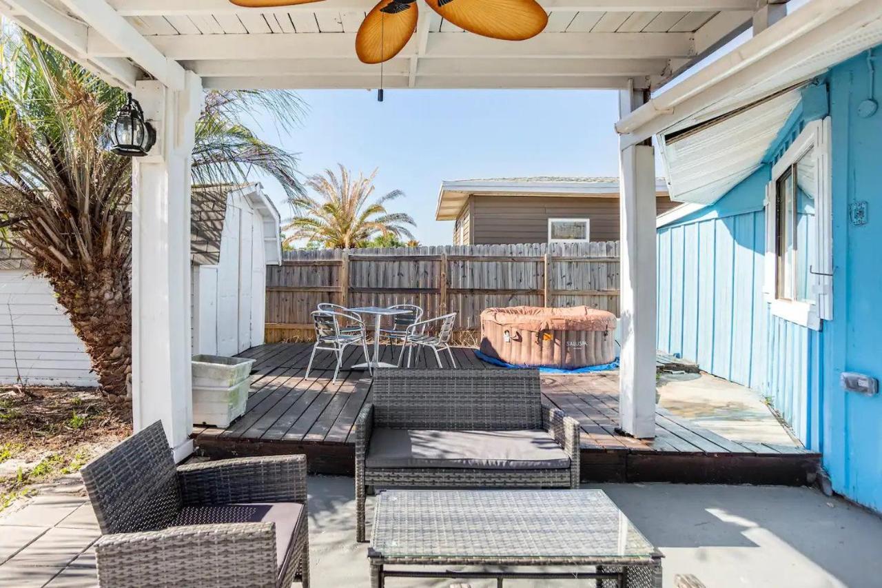 Peaceful Lydia Hide-o-way - Unwind Near Beach, Breakfast, & Go-karts! Hébergement de vacances