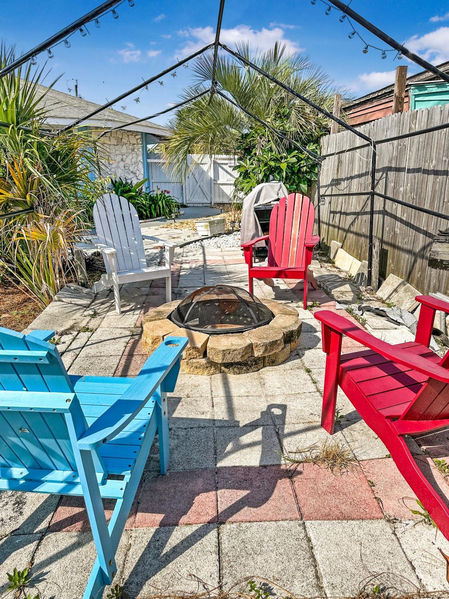 Peaceful Lydia Hide-o-way - Unwind Near Beach, Breakfast, & Go-karts! Hébergement de vacances